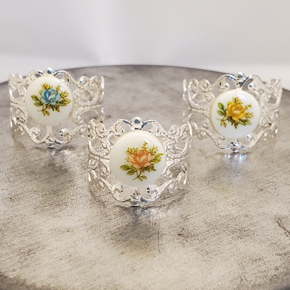 Filigree Vintage Flower Ring (adjustible)